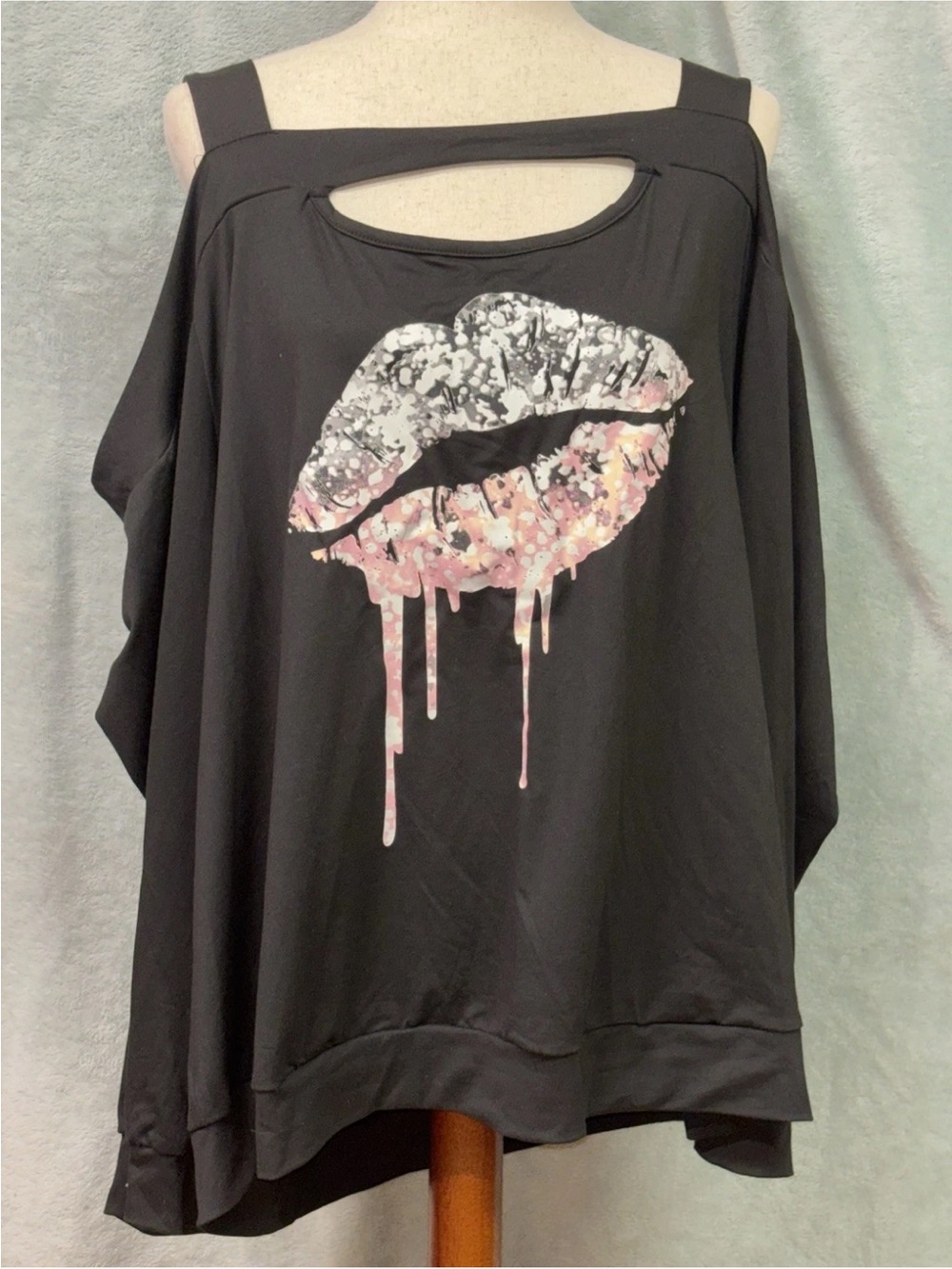 SHEIN Black Cold-Shoulder Top with Pink & White Drip Lip Graphic